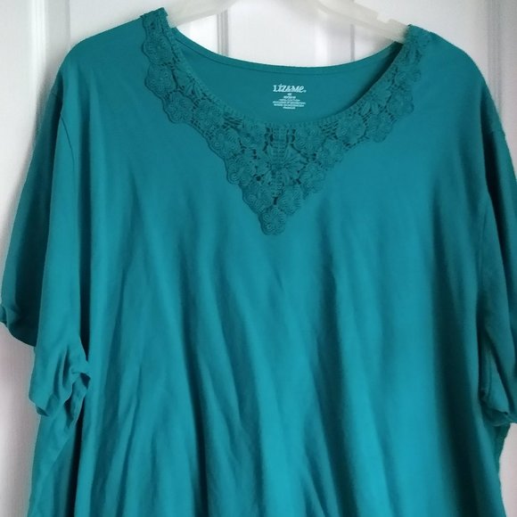Plus size knit short sleeve shirt - Picture 1 of 4